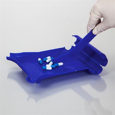 Ambidextrous tablet counter with spatula and hinged lid, 7x6x1 inches