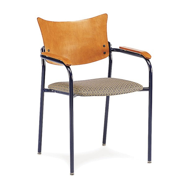 HC1342UY: Silla versátil con diseño apilable para mayor productividad