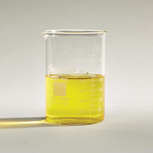 Glass beaker 400mL showing graduated scale and easy-pour spout
