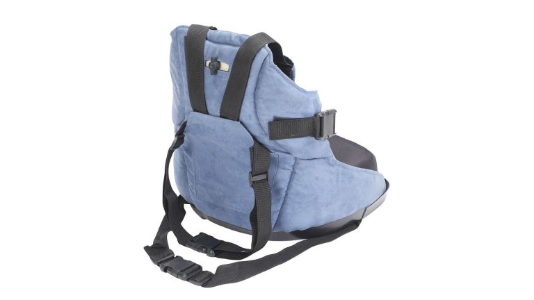Child sitting upright in a Seat2Go with wraparound trunk support