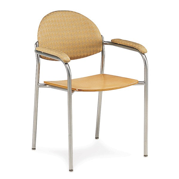 HC1341PUA: Silla apilable con brazos tapizados para mayor comodidad